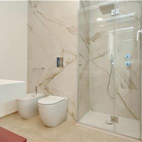 3 bedroom villa with infinity pool, jacuzzi & sauna, Castellammare del Golfo, sleeps 6